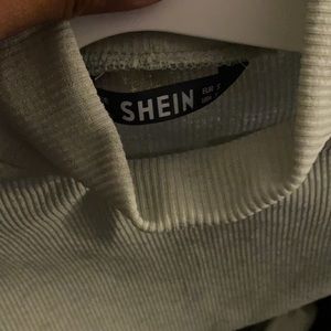 Turtle neck mid crop top